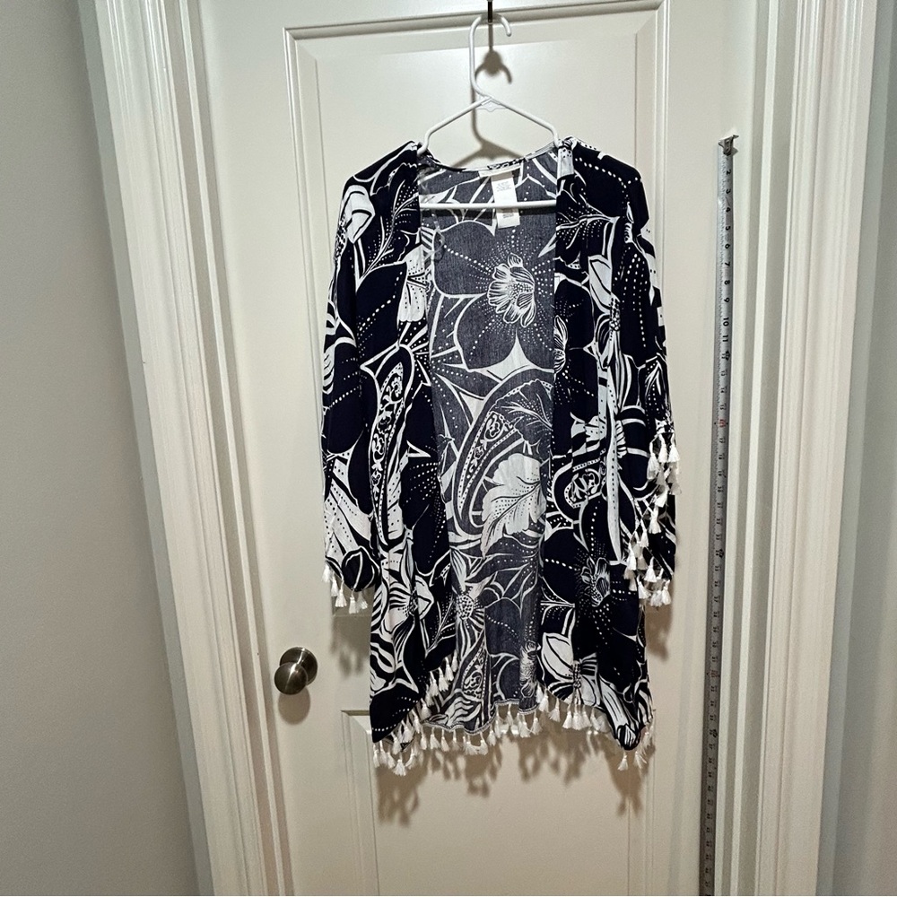 La Blanca women’s one size fits all Floral Kimono beach cover w/tassels.LIKE NEW